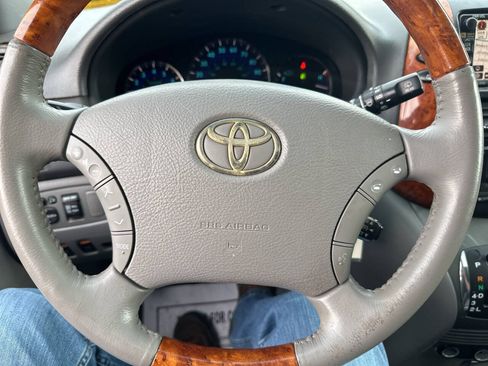 Used 2010 Toyota Sienna XLE Limited FWD image 18