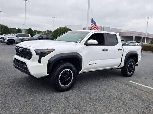 Used 2024 Toyota Tacoma TRD Off-Road AWD/4WD image 3