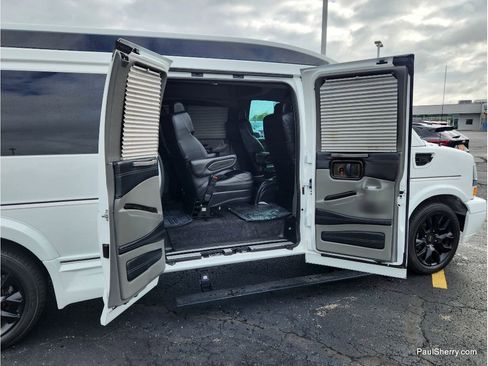 Used 2023 Chevrolet Express 2500 Extended RWD image 24