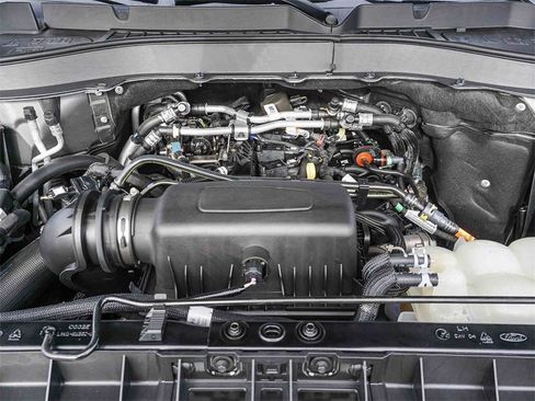 Used 2021 Ford Explorer XLT image 25