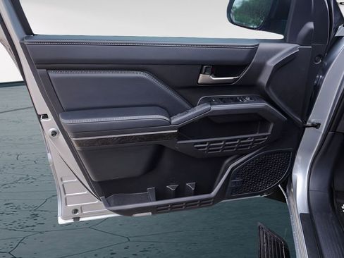 Used 2024 Toyota Tacoma Limited w/ Limited Package (LT) AWD/4WD image 28