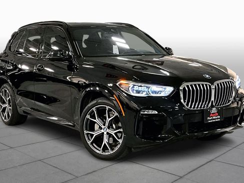 Used 2021 BMW X5 xDrive40i w/ M Sport Package image 3