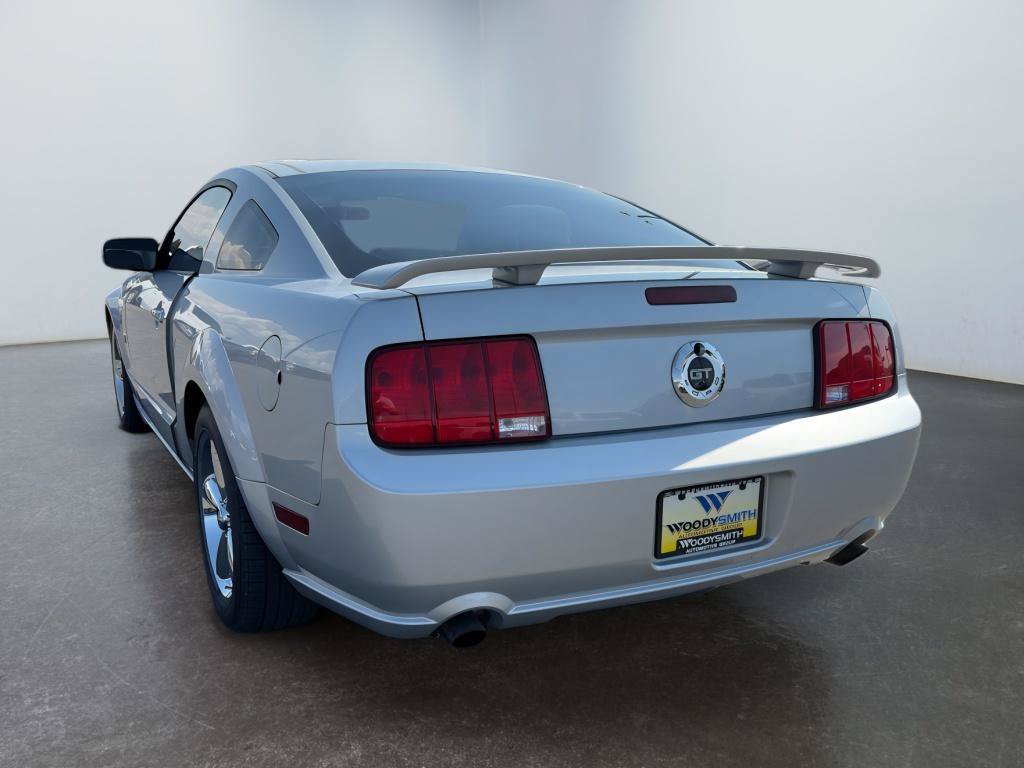 Used 2005 Ford Mustang GT RWD image 3