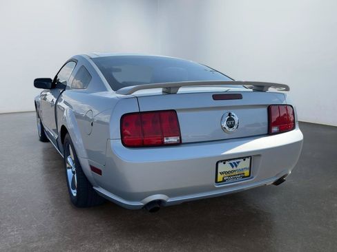 Used 2005 Ford Mustang GT RWD image 3