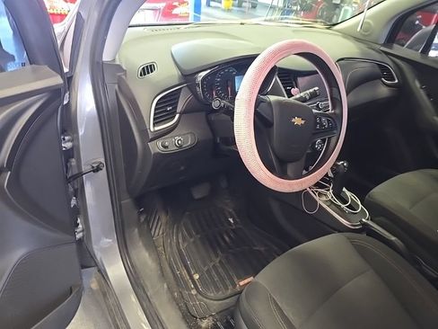 Used 2020 Chevrolet Trax LS w/ LPO, Protection Package FWD image 5