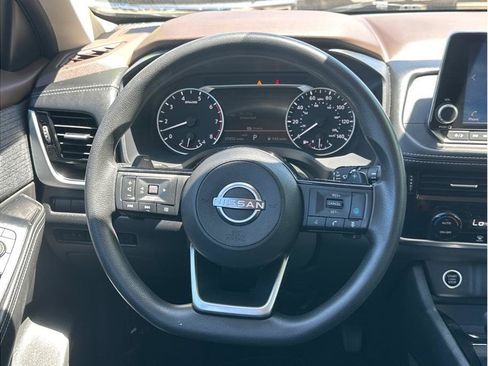 Used 2022 Nissan Rogue SV AWD/4WD image 16
