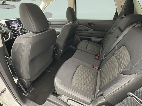 Used 2024 Nissan Pathfinder S AWD/4WD image 9