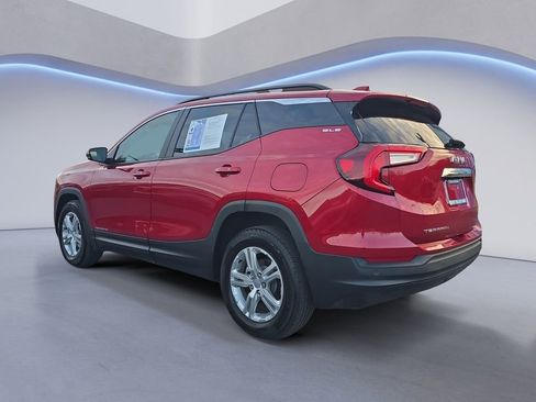 Used 2024 GMC Terrain SLE w/ Driver Convenience Package image 3