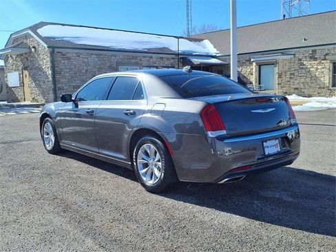 Used 2019 Chrysler 300 Touring image 20