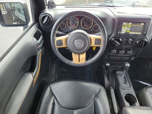 Used 2014 Jeep Wrangler Unlimited Sahara image 13