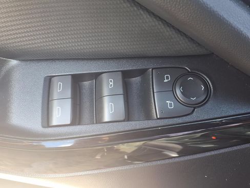 Used 2026 Chevrolet Equinox LT FWD image 8