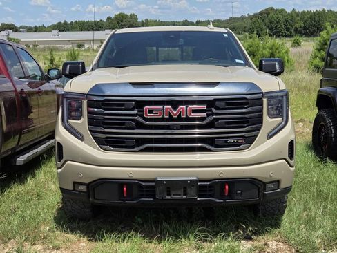 Used 2023 GMC Sierra 1500 AT4 w/ AT4 Preferred Package AWD/4WD image 2
