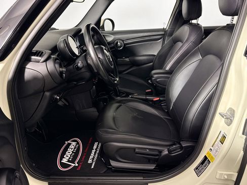 Used 2019 MINI Cooper 4-Door Hardtop image 16