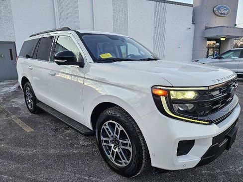 Certified 2025 Ford Expedition Active image 3