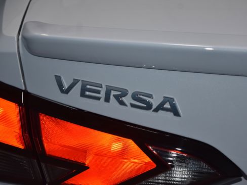 New 2025 Nissan Versa SR w/ Trunk Package image 22