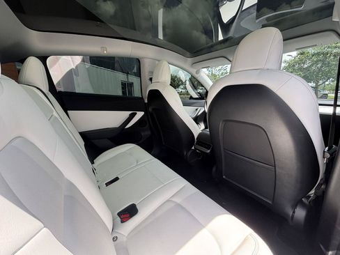 Used 2021 Tesla Model Y Long Range AWD/4WD image 20
