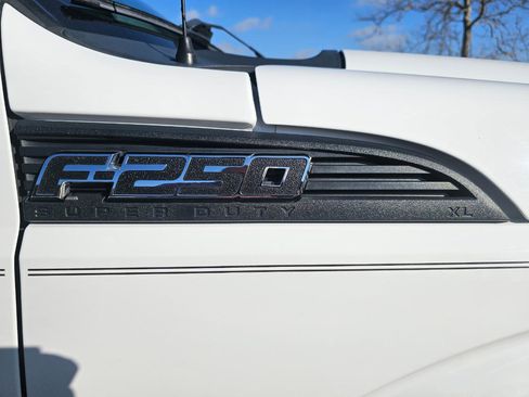 Used 2016 Ford F250 XL w/ XL Appearance Package image 16