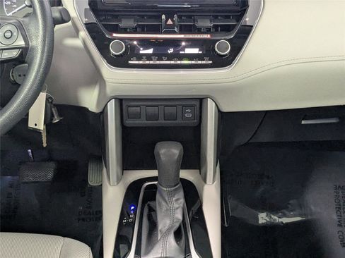 Used 2024 Toyota Corolla Cross L image 31