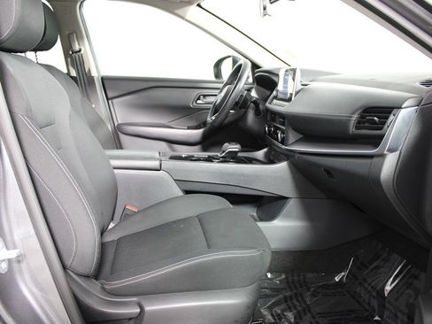 Used 2024 Nissan Rogue S FWD image 17