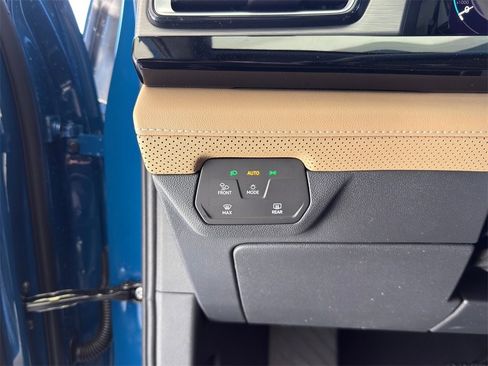 New 2026 Volkswagen Atlas Cross Sport SE image 17