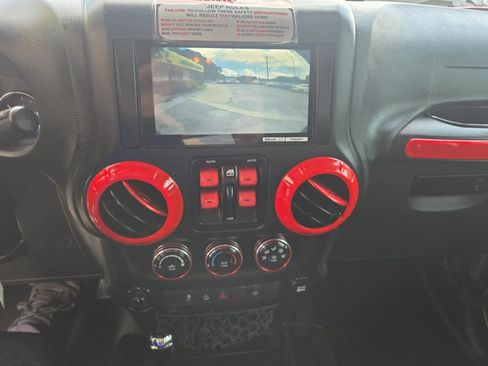 Used 2016 Jeep Wrangler Unlimited Sahara w/ Dual Top Group AWD/4WD image 7