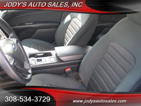 Used 2020 Ford Fusion SE FWD image 5