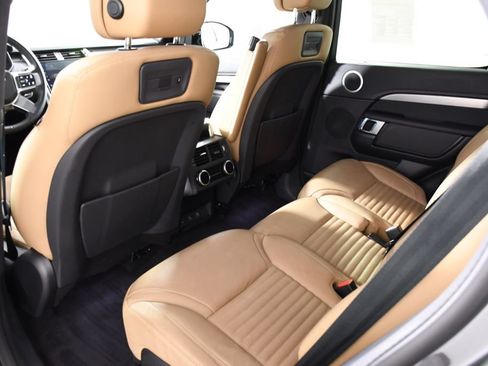 Used 2024 Land Rover Discovery Dynamic SE AWD/4WD image 27