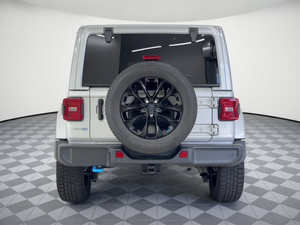 Used 2022 Jeep Wrangler Unlimited Sahara w/ Cold Weather Group AWD/4WD image 11