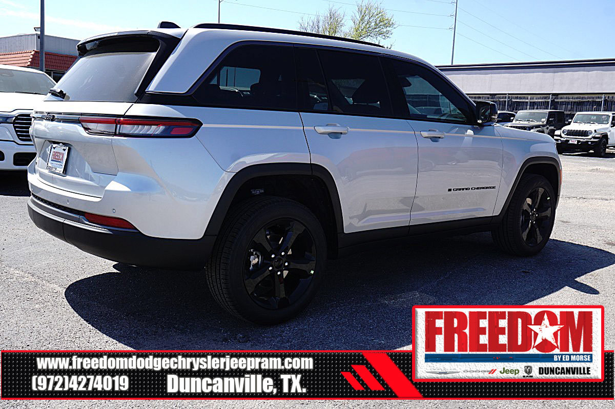 New 2026 Jeep Grand Cherokee Limited w/ Limited Altitude Package AWD/4WD image 5