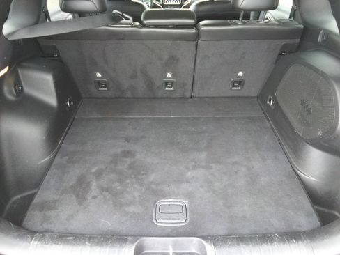 Used 2019 Jeep Cherokee Limited AWD/4WD image 8