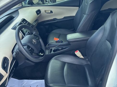 Used 2019 Toyota Prius LE FWD image 2