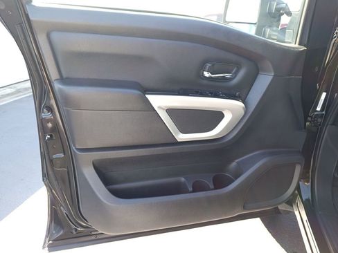 Used 2024 Nissan Titan SV w/ SV Convenience Package image 10