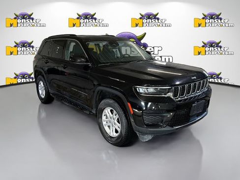 Used 2023 Jeep Grand Cherokee Laredo AWD/4WD image 3