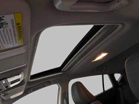 Used 2024 Subaru Crosstrek 2.0i Premium image 28