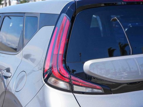 Used 2023 Kia Soul S FWD image 11
