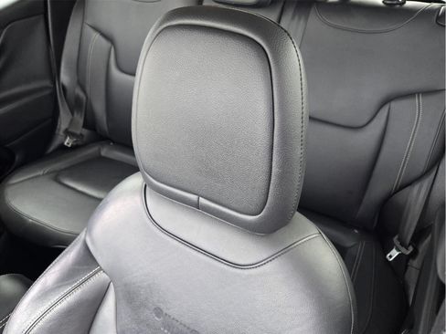 Used 2016 Jeep Renegade Limited FWD image 22