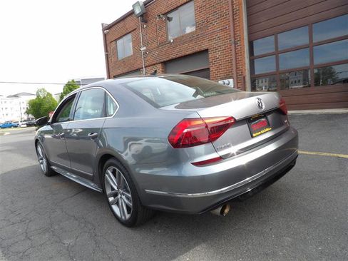 Used 2017 Volkswagen Passat 1.8T R-Line FWD image 3
