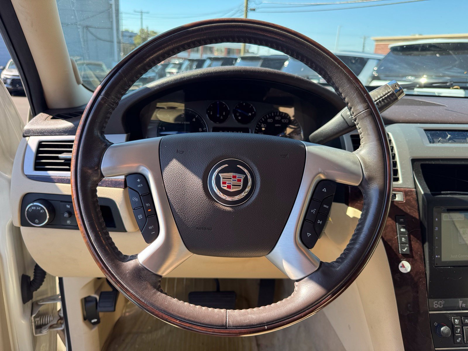 Used 2007 Cadillac Escalade AWD w/ Climate Package image 18