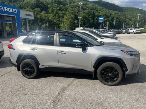 Used 2023 Toyota RAV4 XSE AWD/4WD image 3