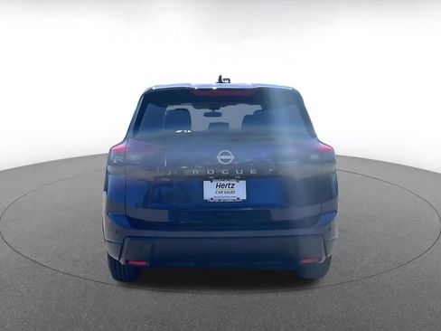 Used 2025 Nissan Rogue SV image 11