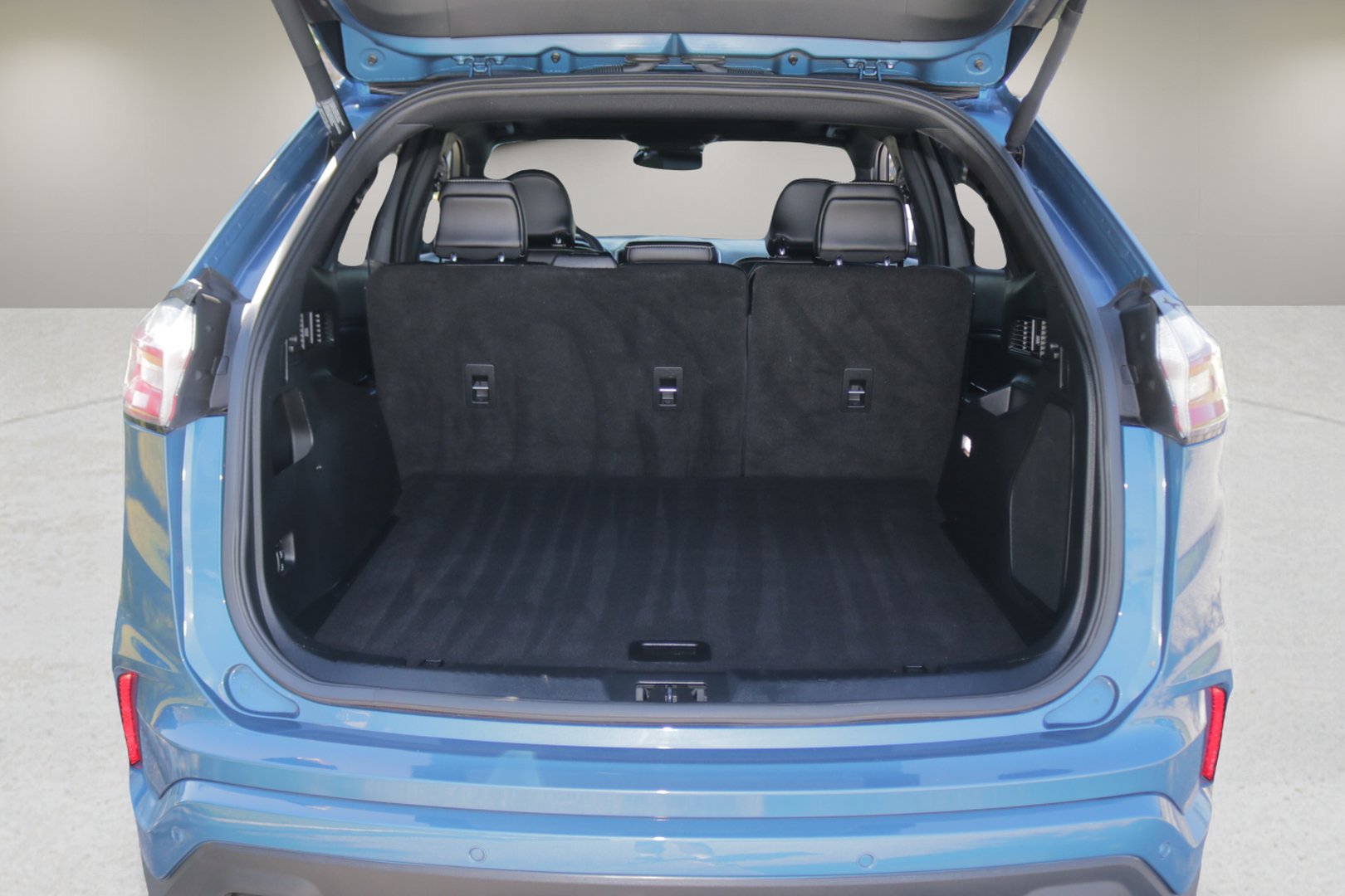 Used 2019 Ford Edge ST w/ Equipment Group 401A AWD/4WD image 15