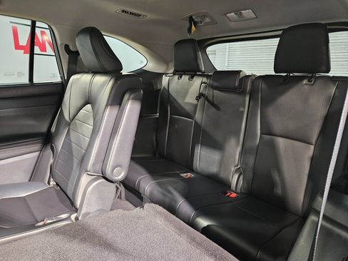 Used 2023 Toyota Highlander XLE AWD/4WD image 38