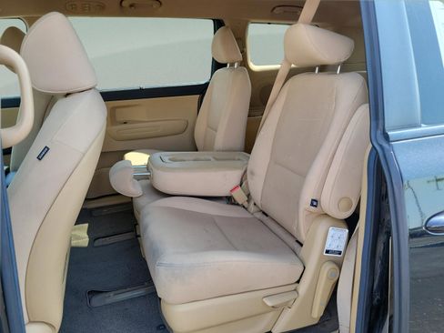 Used 2016 Kia Sedona LX w/ LX Convenience Package FWD image 9