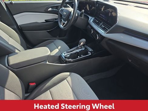 Used 2025 Chevrolet Trax LT w/ LT Convenience Package FWD image 15