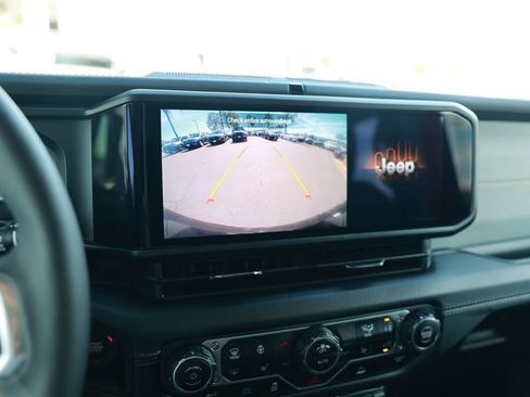 Used 2025 Jeep Wrangler Unlimited Sahara AWD/4WD image 24