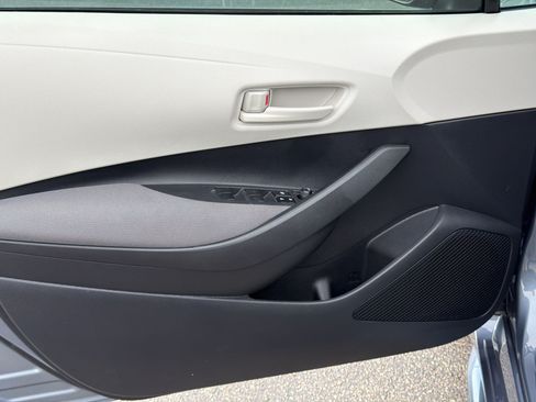 Used 2025 Toyota Corolla LE FWD image 28