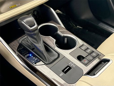 Used 2023 Toyota Highlander Limited image 25