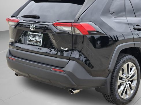 Used 2023 Toyota RAV4 XLE Premium FWD image 31