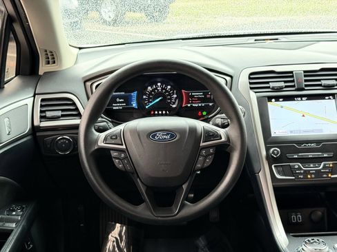 Used 2019 Ford Fusion SE FWD image 25