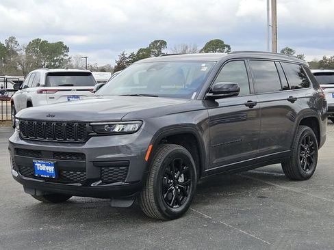 Used 2025 Jeep Grand Cherokee L Laredo image 4